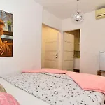 Apartments And Rooms Anika